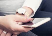 Gefährliche SMS-Falle: Online-Betrug kostet Frau mehrere zehntausend Euro!