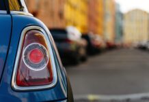 Silvester-Alarm: Wer zahlt bei Böller- und Raketenschäden an Fahrzeugen?