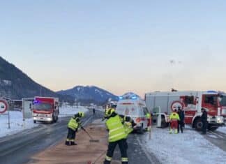 Fahrer alarmiert Einsatzkräfte: Rauchentwicklung an Linienbus
