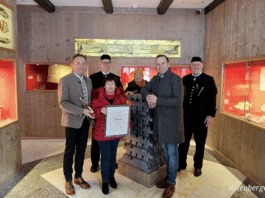 Mit Rekordstart ins neue Jahr: 10.000. Besucherin im Bergbaumuseum Bad Bleiberg geehrt!