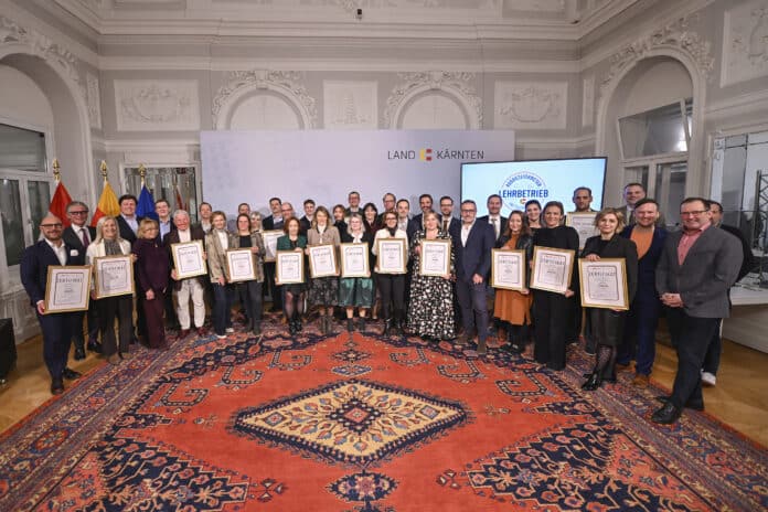 WKK/Helge BauerUrkundenverleihung ausgezeichneter Lehrbetrieb im Tourismus