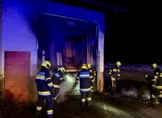 Freiwillige Feuerwehr Arnoldstein im Doppel-Einsatz: Fehlalarm und Gebäudebrand zum Jahresbeginn