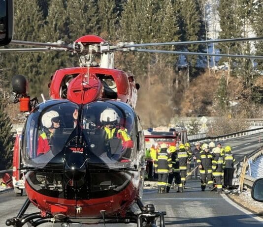 Fünf teils Schwerverletzte bei Frontalkollision auf der B 111 in Nötsch