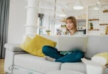 Online einkaufen, später zahlen: Höhere Ausgaben bei Konsument:innen – welche Gefahren drohen?