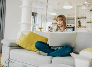 Online einkaufen, später zahlen: Höhere Ausgaben bei Konsument:innen – welche Gefahren drohen?