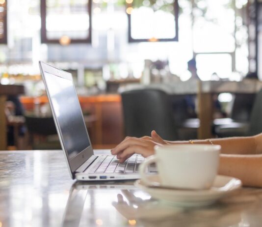 Online-Betrug: Junge Kärntnerin (22) verliert mehrere Tausend Euro durch vermeintlichen Verkauf