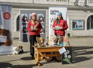Der verlorene Bär: youngCaritas macht auf Kinder in Not im Kosovo aufmerksam