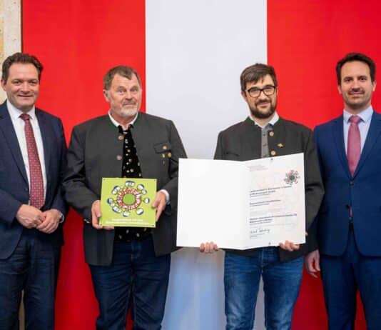 Kärntner Imkerschule: Staatliche Auszeichnung für Qualität und Nachhaltigkeit