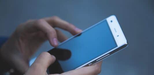 Starke Konkurrenz durch Messengerdienste: Weniger Telefonate mit Festnetztelefon und Handy