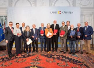 Ehrenzeichen im Sinne der Sicherheit und Bildung verliehen