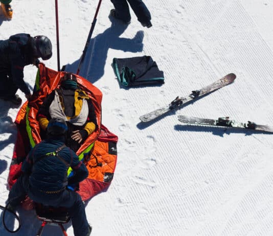 Skiunfall am Nassfeld: 60-Jähriger nach Kollision mit Hubschrauber ins Krankenhaus gebracht