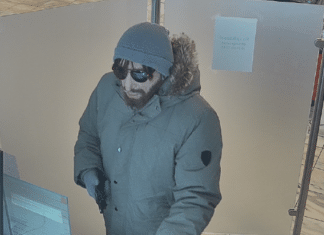 Raubüberfall mit Faustfeuerwaffe löst Großeinsatz aus