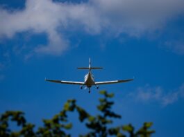 Tragischer Flugzeugabsturz: 60-jähriger Pilot nahe Wohnort tödlich verunglückt