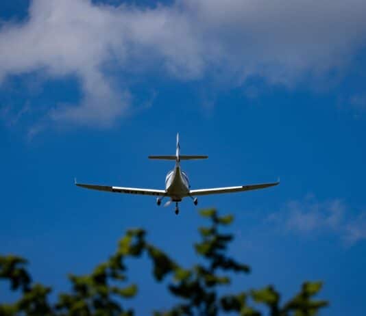 Tragischer Flugzeugabsturz: 60-jähriger Pilot nahe Wohnort tödlich verunglückt