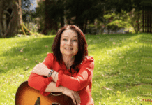 Sabine „SASSY“ Holzinger: Heimkonzert am Traunsee und Tourstopp in Kärnten