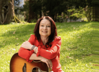 Sabine „SASSY“ Holzinger: Heimkonzert am Traunsee und Tourstopp in Kärnten