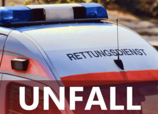 Unfall auf der A10: Lkw prallt in Absicherungsfahrzeug