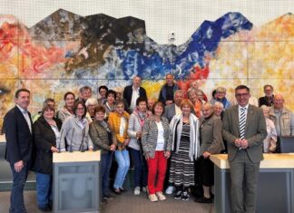Zweiter Landtagspräsident Christoph Staudacher empfängt Spittaler Seniorengruppe im Kärntner Landtag