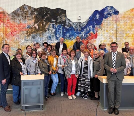 Zweiter Landtagspräsident Christoph Staudacher empfängt Spittaler Seniorengruppe im Kärntner Landtag