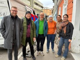 Prominenter Besuch: Schauspieler Simon Schwarz zu Gast bei pro mente kärnten