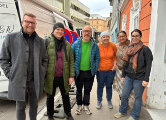 Prominenter Besuch: Schauspieler Simon Schwarz zu Gast bei pro mente kärnten