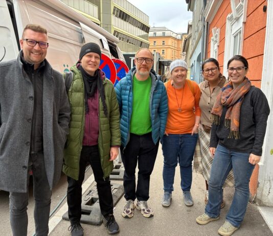 Prominenter Besuch: Schauspieler Simon Schwarz zu Gast bei pro mente kärnten