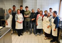 Kochen mit Oma: Tradition trifft auf junge Kochbegeisterte