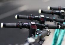 Tragisch: 58-Jähriger stirbt nach E-Scooter-Unfall in Villach