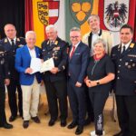 Hohes Abzeichen an Feuerwehr-Urgestein verliehen