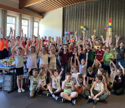 52 Kinder verwandelten Kirchbach in eine LEGO-Stadt