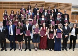 Matura geschafft: Die Klassen 8A und 8B des BORG Hermagor feierten ihren Abschluss
