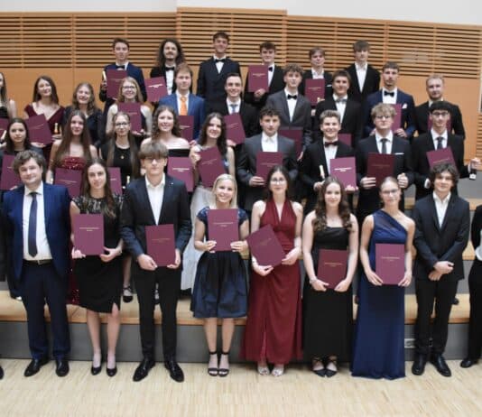 Matura geschafft: Die Klassen 8A und 8B des BORG Hermagor feierten ihren Abschluss