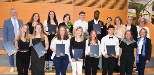 Matura geschafft: Feierlicher Abschied für die 5HW der HLW Hermagor