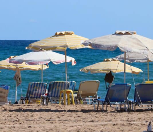 Italien-Urlaub: Sonnenschirm-Verbot und 20.000 Liegen weniger am Strand