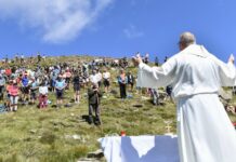 Gipfel- und Almmessen auf Kärntens Bergen verbinden Glaube und Bergwelt