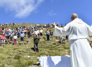 Gipfel- und Almmessen auf Kärntens Bergen verbinden Glaube und Bergwelt
