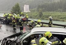 Überholmanöver endet im Frontalcrash – fünf Verletzte auf der B100