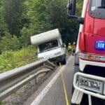 Wurzenpass Straße: Wohnmobil drohte über Böschung abzurutschen