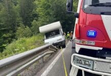 Wurzenpass Straße: Wohnmobil drohte über Böschung abzurutschen