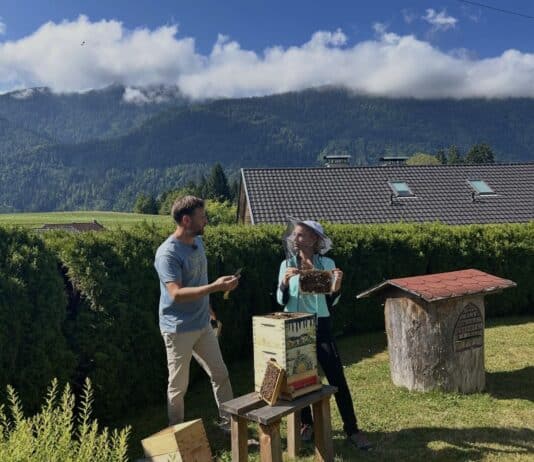 Silvia Schneider zu Gast in der Erlebnis-Imkerei Kronhofer