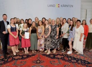 Neue Fachkräfte für Kärntens Kinderbetreuung: 37 Absolventinnen ausgezeichnet