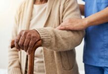 Von Pflegestufe 1 auf 4: Nach Klage durch AK stellt Gutachter doppelten Pflegeaufwand fest