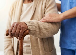 Von Pflegestufe 1 auf 4: Nach Klage durch AK stellt Gutachter doppelten Pflegeaufwand fest