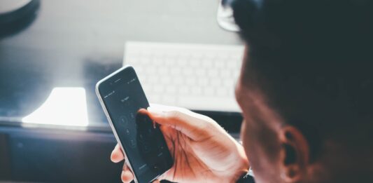Social-Media-Grenze ab 14: Kärnten sieht wichtigen Schritt zum Jugendschutz