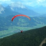 Paragleiter stürzt 200 Meter ab – Schwierige Rettung aus felsigem Gelände
