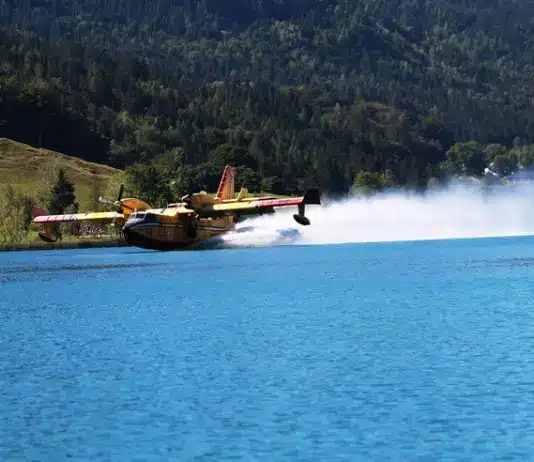 Italienisches Löschflugzeug fliegt nochmal Weissensee an