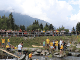 Bunte Enten erobern den Mühlbach: Das Kiwanis-Gailtal Entenrennen kehrt zurück!