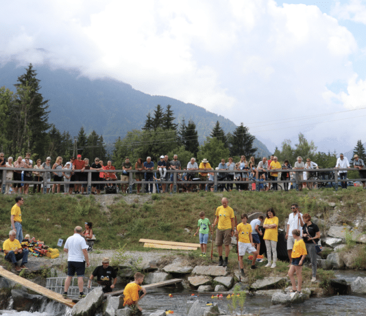 Bunte Enten erobern den Mühlbach: Das Kiwanis-Gailtal Entenrennen kehrt zurück!