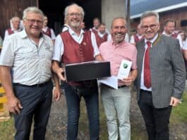 Ehrung für 50 Jahre Chorleitung: Kärntner Lorbeer in Gold für Herwig Schwarz