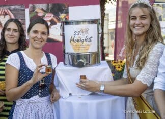 23. Honigfest in Hermagor feierlich eröffnet – Theresa Rernböck ist neue Österreichische Honigkönigin